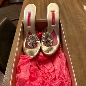 Betsey Johnson Starburst size 9